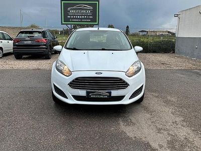 Usata Ford Fiesta 80 CV (58 kW) 2014 Bianco Utilitaria