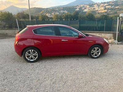 Second-hand Alfa Romeo Giulietta 109 CP (80 kW) 2011 Roșu Hatchback