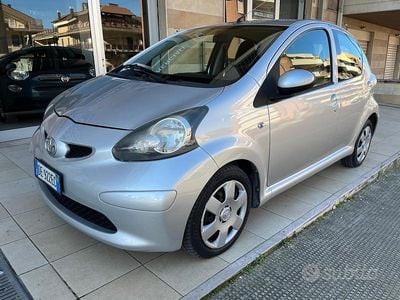 Begagnad Toyota Aygo 68 HK (50 kW) 2006 Grå Halvkombi