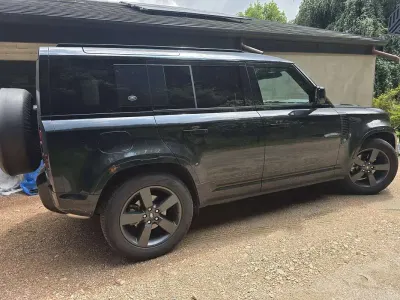 Usata Land Rover Defender SE Dynamic 200 CV (147 kW) 2024 Nero SUV