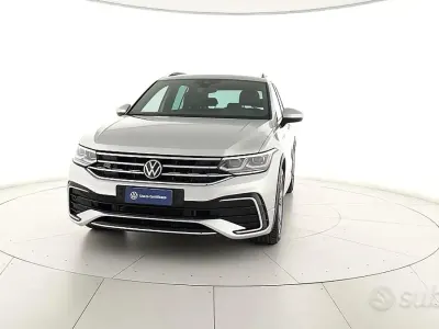 Usata VW Tiguan R-line 150 CV (110 kW) 2023 Grigio SUV