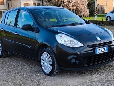 Usata Renault Clio II Luxe 74 CV (54 kW) 2011 Nero Berlina