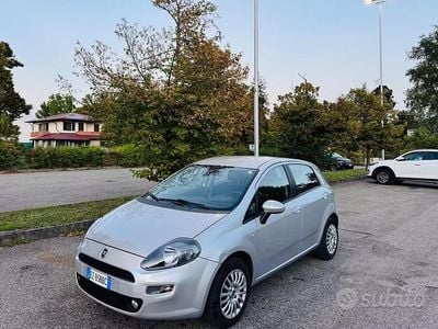 Usata Fiat Punto Young 77 CV (56 kW) 2015 Grigio Utilitaria