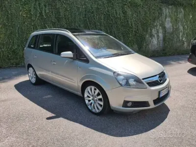 Usata Opel Zafira Cosmo 150 CV (110 kW) 2006 Grigio Monovolume
