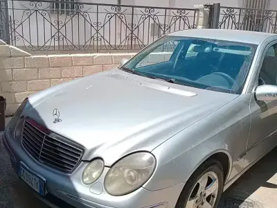 Usata Mercedes E270 177 CV (130 kW) 2003 Grigio Berlina