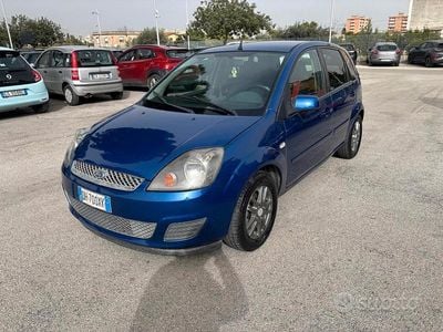 Usata Ford Fiesta Ghia 67 CV (49 kW) 2007 Blu Utilitaria