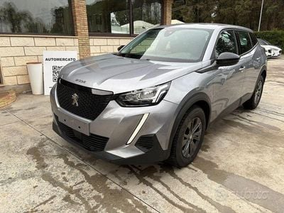 Usata Peugeot 2008 Active 110 CV (80 kW) 2022 Grigio scuro SUV