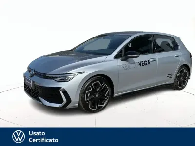 Usata VW Golf VIII R-line Plus 150 CV (110 kW) 2026 Grigio pastello Berlina