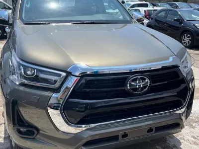 Nuova Toyota HiLux Executive 204 CV (150 kW) 2026 Bronzo Pick-up