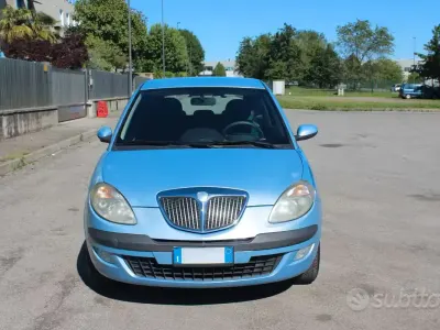 Usata Lancia Ypsilon 60 CV (44 kW) 2004 Bluazzurro Utilitaria