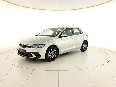 Usata VW Polo Life 95 CV (69 kW) 2023 Reflex silver metallizzato Utilitaria