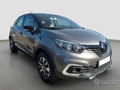 Usata Renault Captur Intens 90 CV (66 kW) 2018 Grigio SUV