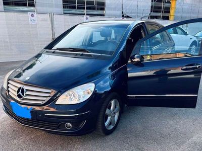 Mercedes B200