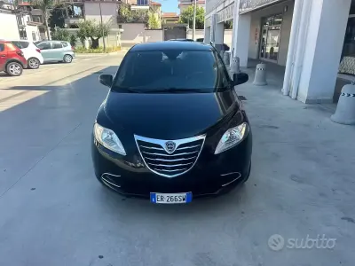 Usado Lancia Ypsilon 69 CV (50 kW) 2013 Negro Utilitario