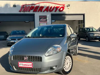 Usata Fiat Grande Punto Dynamic 69 CV (50 kW) 2009 Grigio Utilitaria