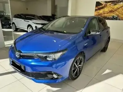Usata Toyota Auris Hybrid Edition 140 CV (102 kW) 2018 Blu/azzurro Berlina