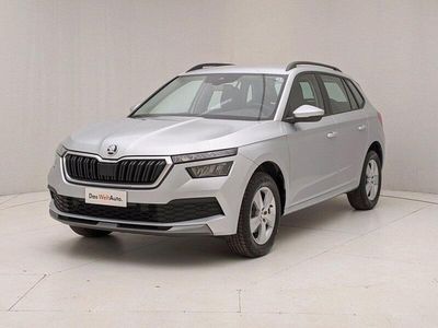 Usado Skoda Kamiq Ambition 110 CV (80 kW) 2021 Gris SUV