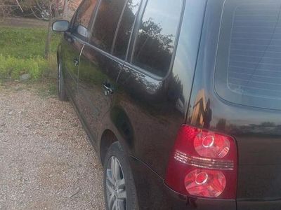 Begagnad VW Touran 102 HK (75 kW) 2009 Svart Minibuss