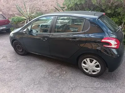 Usata Peugeot 208 68 CV (50 kW) 2014 Utilitaria