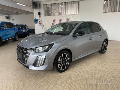 Usata Peugeot 208 Allure 101 CV (74 kW) 2024 Grigio artense metalizzato Utilitaria