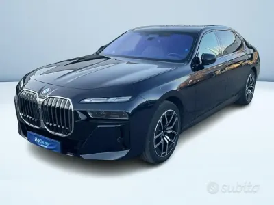 Usata BMW 740 M Sport 286 CV (210 kW) 2024 Nero Berlina