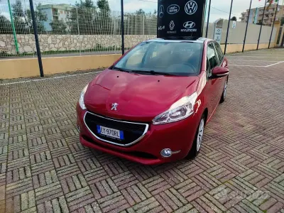 Usata Peugeot 208 Allure 91 CV (66 kW) 2015 Marrone Utilitaria