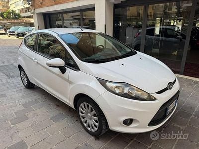 Usata Ford Fiesta Titanium 70 CV (51 kW) 2011 Bianco Berlina