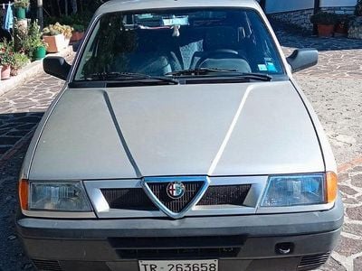 Begagnad Alfa Romeo 33 90 HK (66 kW) 1990 Silver Sedan