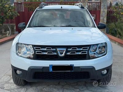 Usata Dacia Duster Lauréate 110 CV (80 kW) 2015 Bianco SUV