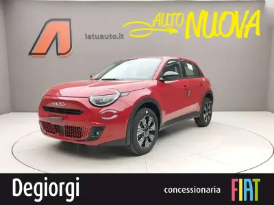 Nuova Fiat 600 Icon 110 CV (80 kW) 2026 Rosso pastello SUV