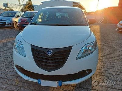 Usata Lancia Ypsilon 69 CV (50 kW) 2015 Bianco Utilitaria