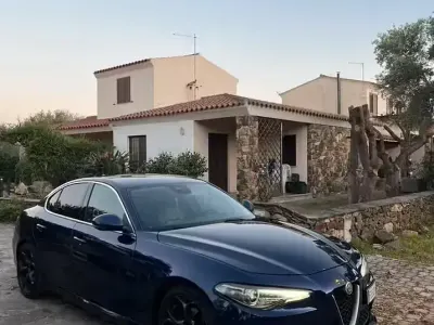 Usata Alfa Romeo Giulia 180 CV (132 kW) 2018 Bluazzurro Berlina