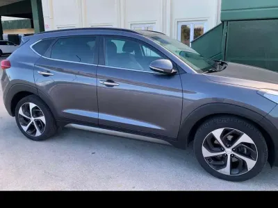 Usata Hyundai Tucson Xpossible 136 CV (100 kW) 2015 Blu/azzurro SUV