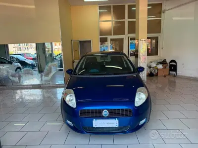 Usata Fiat Grande Punto Dynamic 65 CV (47 kW) 2006 Bluazzurro Utilitaria