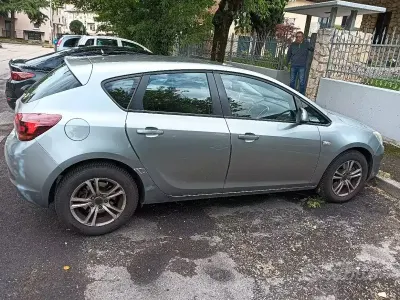 Usata Opel Astra 110 CV (80 kW) 2010 Grigio Berlina