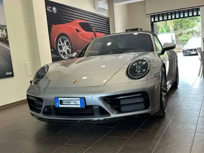 Usata Porsche 992 450 CV (330 kW) 2024 Grigio Cabrio