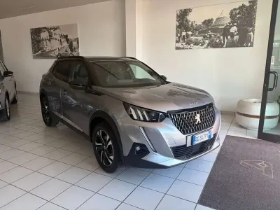 Usata Peugeot 2008 GT 131 CV (96 kW) 2021 Grigio SUV