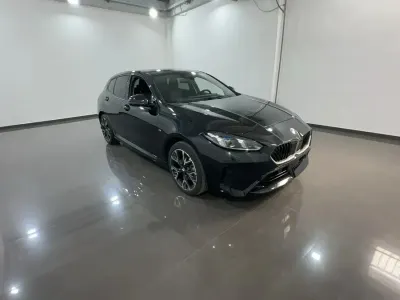 Usata BMW 120 M Sport 163 CV (119 kW) 2025 Saphire black Utilitaria