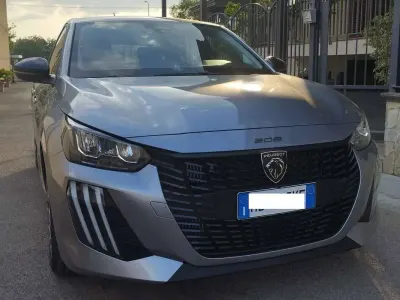 Usata Peugeot 208 Style 101 CV (74 kW) 2026 Grigio Utilitaria