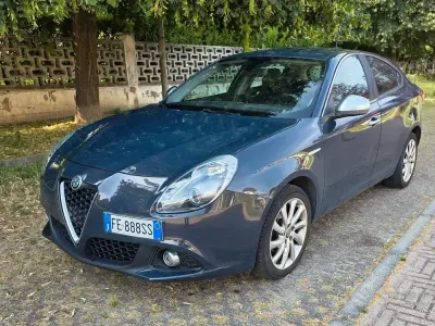 Usata Alfa Romeo Giulietta Super 120 CV (88 kW) 2016 Bluazzurro Utilitaria