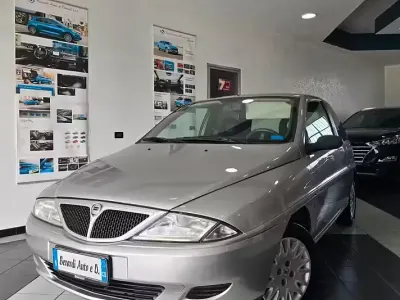 Begagnad Lancia Ypsilon 60 HK (44 kW) 2002 Grå Halvkombi