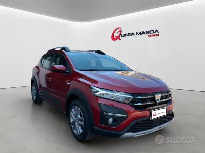 Usata Dacia Sandero Expression 101 CV (74 kW) 2022 Rosso Berlina