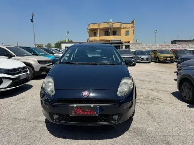 Usata Fiat Punto Lounge 77 CV (56 kW) 2016 Bluazzurro Utilitaria