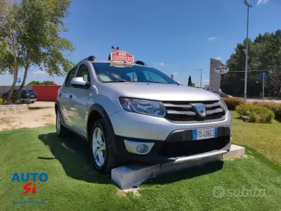 Usata Dacia Sandero 90 CV (66 kW) 2016 Grigio Berlina