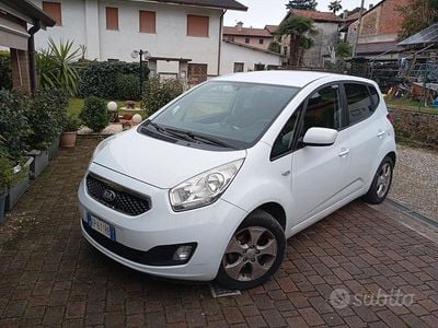 Usata Kia Venga 90 CV (66 kW) 2013 Bianco Utilitaria