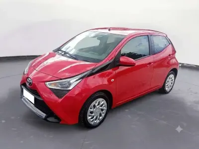 Usata Toyota Aygo X-play 72 CV (52 kW) 2019 Rosso Utilitaria