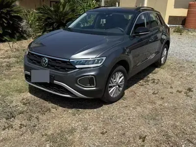 Usata VW T-Roc Life 150 CV (110 kW) 2024 Grigio SUV