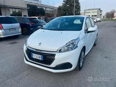 Usata Peugeot 208 Active 82 CV (60 kW) 2016 Bianco Utilitaria