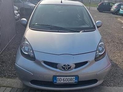 Usata Toyota Aygo 67 CV (49 kW) 2007 Grigio Utilitaria