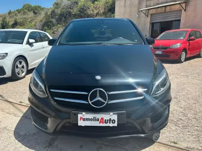 Usata Mercedes B180 Premium 109 CV (80 kW) 2015 Nero Utilitaria